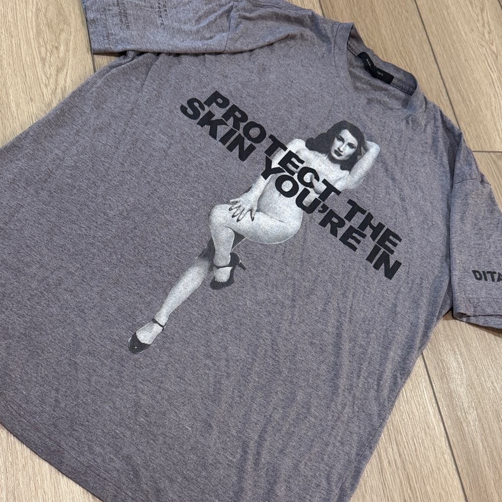 Marc Jacobs Dita Von Teese Nude SS T-Shirt Gray XL Skin Cancer Support| Graphic
